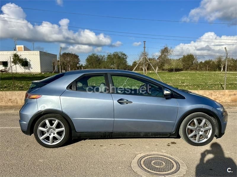 Usado Honda Civic Executive 140 CV (102 kW) 2007 Gris / plata Berlina