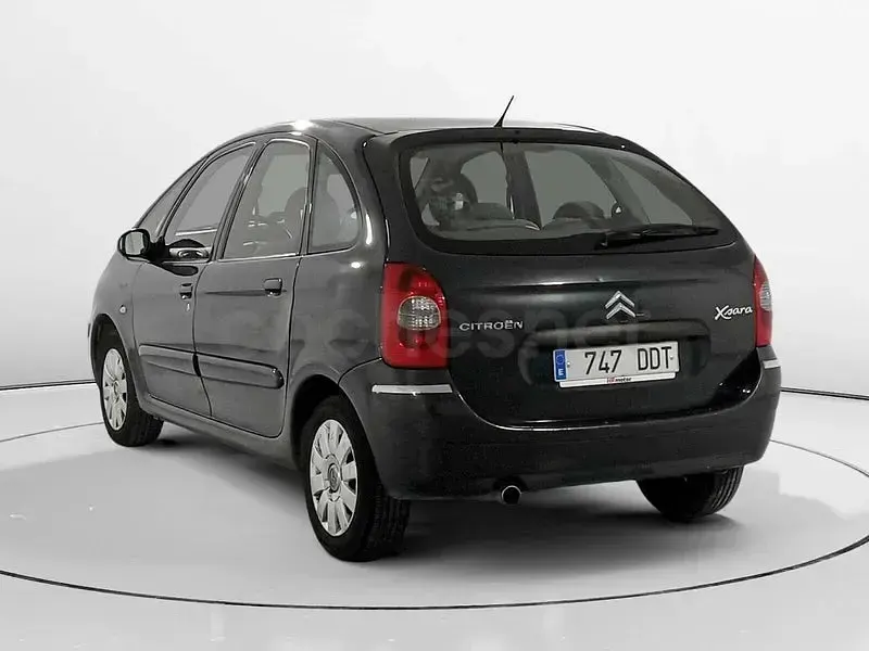 Usado Citroën Xsara Picasso Exclusive 90 CV (66 kW) 2004 Gris / plata Monovolumen