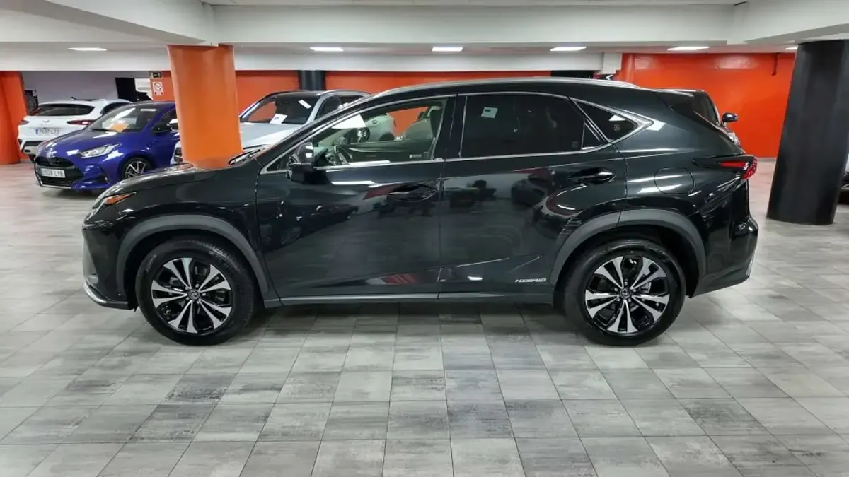 Usado Lexus NX300h Sport Line 197 CV (144 kW) 2021 Negro SUV