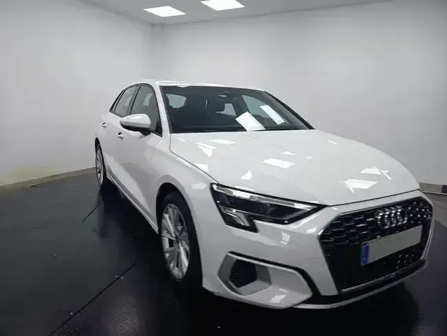 Usado Audi A3 Sportback Advanced Plus 110 CV (80 kW) 2022 Blanco Utilitario