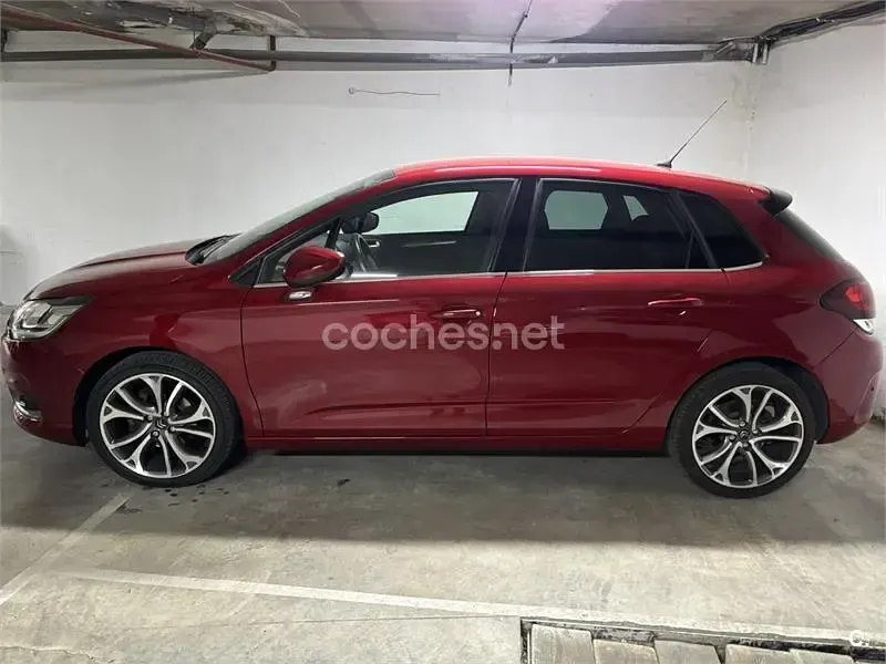 Usado Citroën C4 114 CV (83 kW) 2015 Granate Berlina
