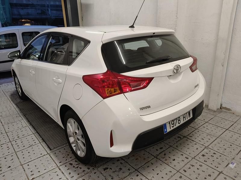 Usado Toyota Auris Live 132 CV (97 kW) 2014 Blanco