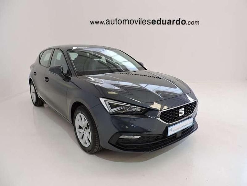 Usado Seat Leon Style 110 CV (80 kW) 2023 Gris Utilitario