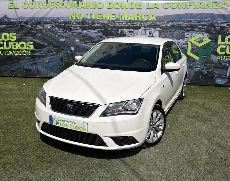 Usado Seat Toledo Reference 105 CV (77 kW) 2014 Blanco Utilitario