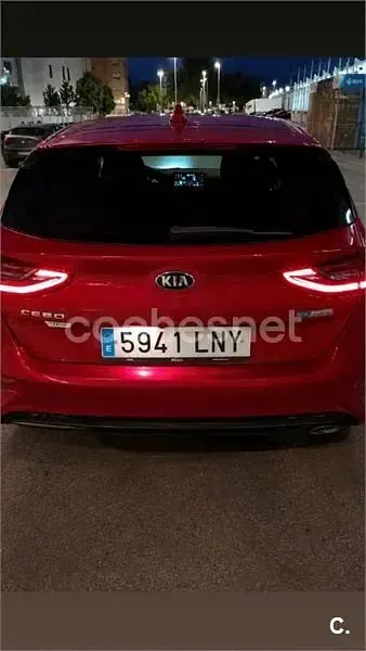 Usado Kia Ceed GT GT-Line 140 CV (102 kW) 2021 Rojo Berlina