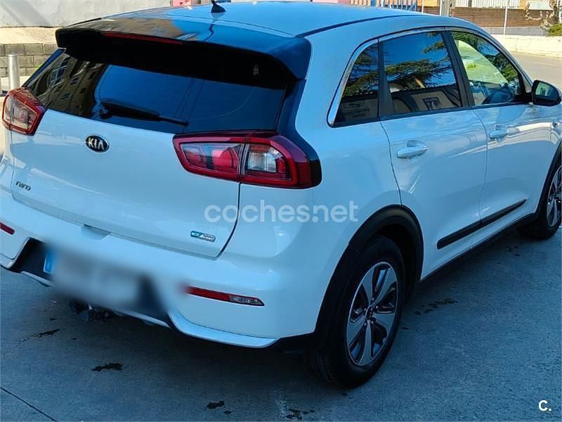 Usado Kia Niro 141 HP (103 kW) 2019 Branco SUV