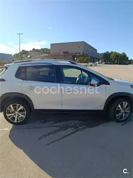 Usado Peugeot 2008 Allure 110 CV (80 kW) 2018 Blanco SUV