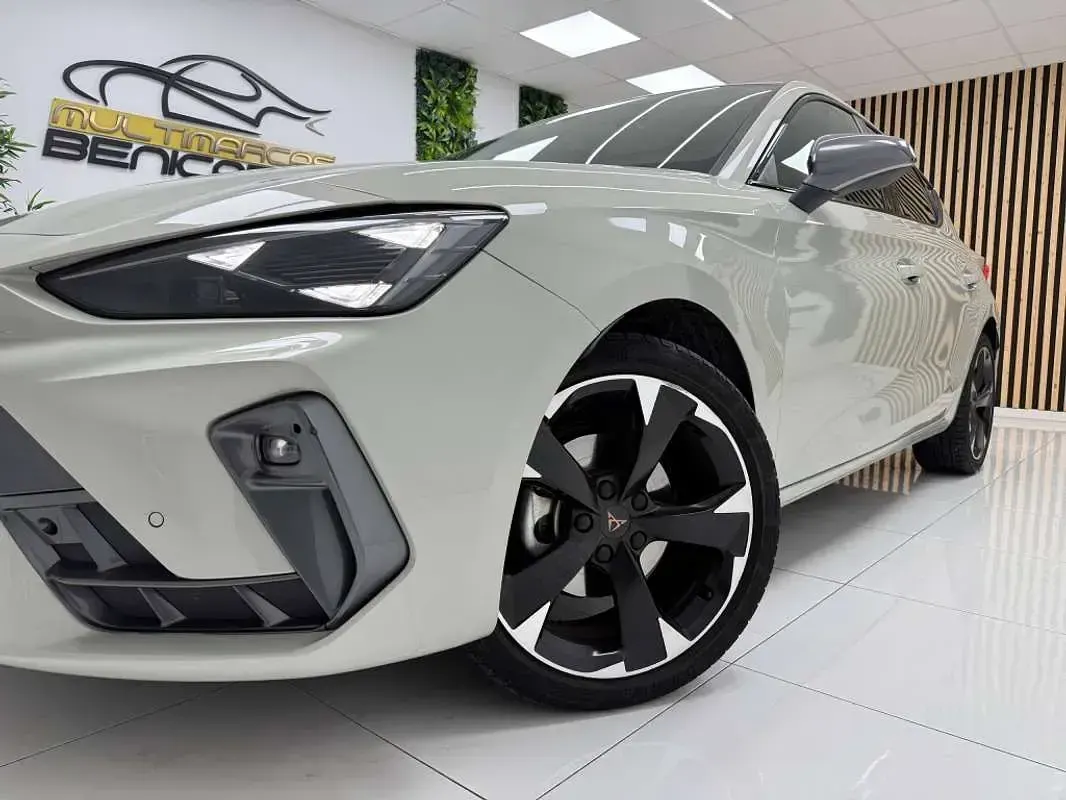 Usado Cupra Leon 150 CV (110 kW) 2024 Gris Utilitario