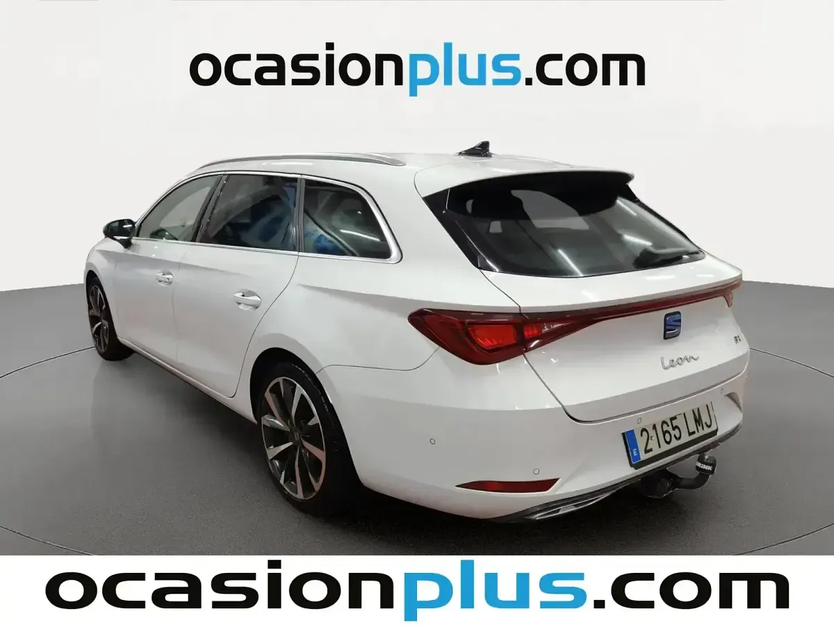Usado Seat Leon FR 150 CV (110 kW) 2021 Blanco Familiar