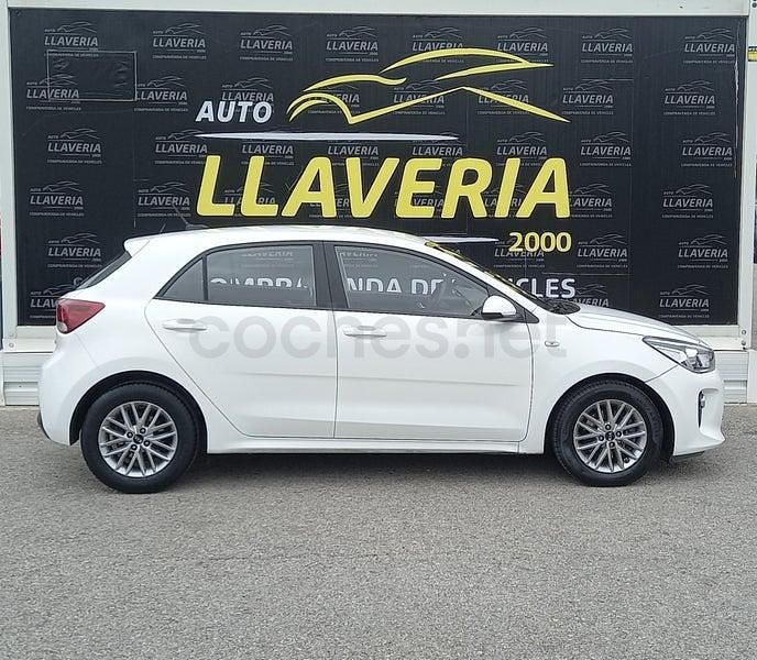 Usado Kia Rio 100 CV (73 kW) 2019 Blanco Berlina
