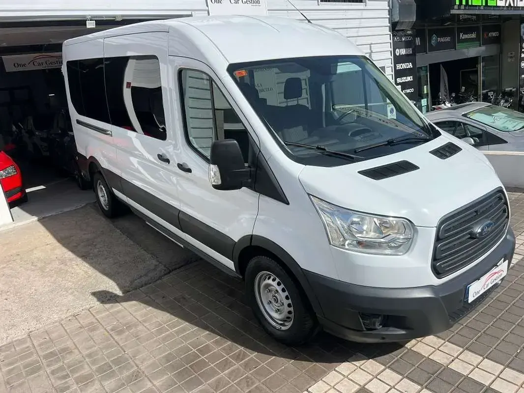 Usado Ford Transit Trend 131 CV (96 kW) 2018 Blanco Familiar