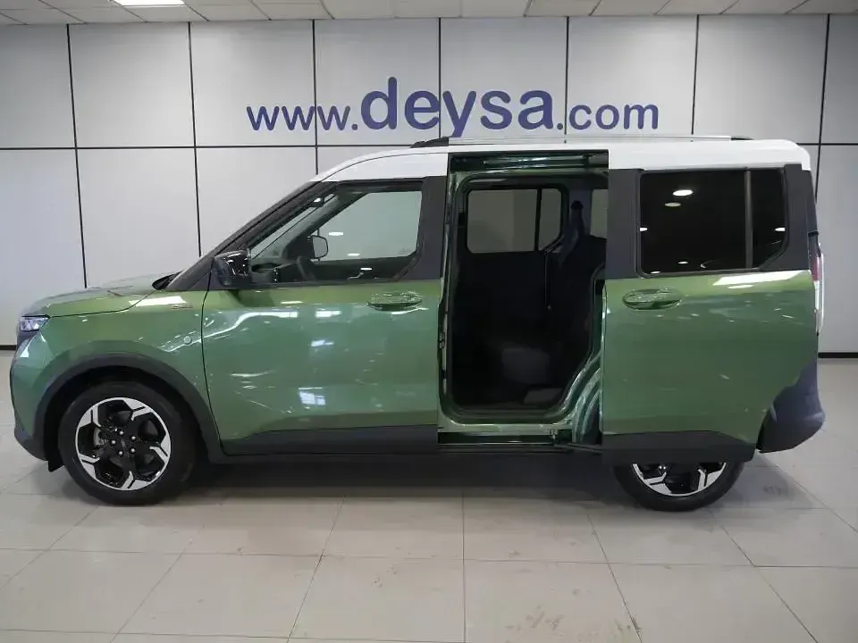 Begagnad Ford Tourneo Courier Active 100 kW (136 HK) 2025 Grön Minibuss