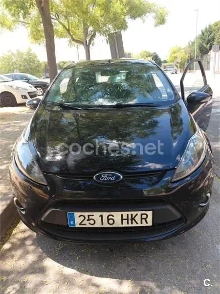 Usado Ford Fiesta Trend 82 CV (60 kW) 2012 Negro Berlina