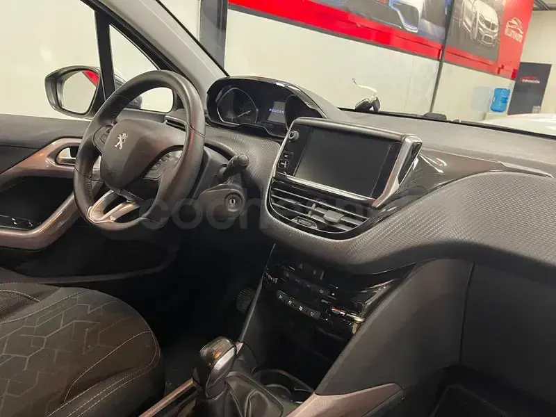 Usado Peugeot 2008 Style 82 CV (60 kW) 2016 Gris / plata SUV