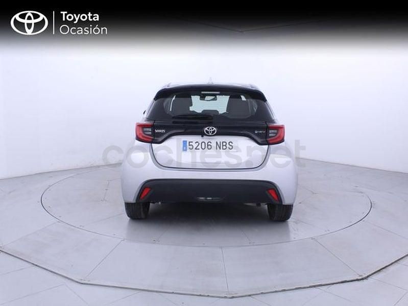 Usado Toyota Yaris Hybrid Active 116 CV (85 kW) 2025 Gris / plata Berlina