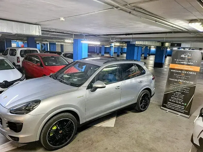 Usado Porsche Cayenne S E-Hybrid Platinum Edition 416 CV (305 kW) 2016 Gris / plata SUV
