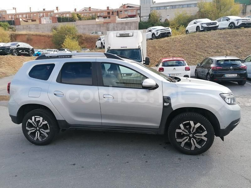 Usado Dacia Duster Prestige 100 CV (73 kW) 2022 Gris / plata SUV