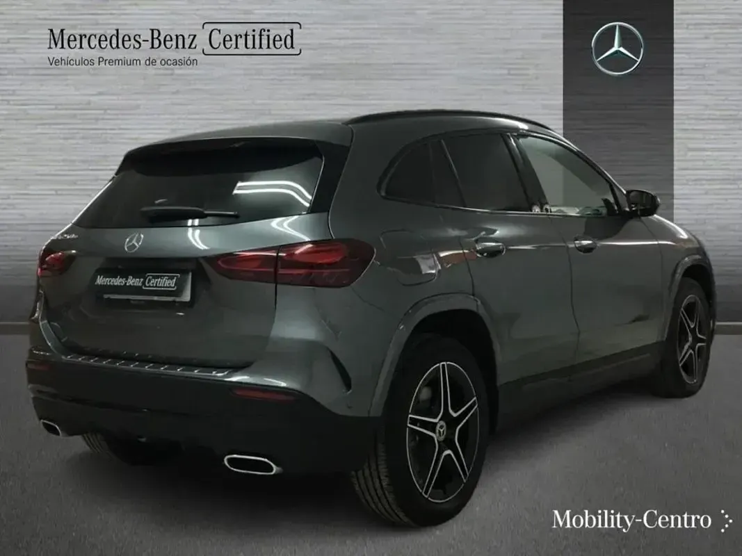 Usado Mercedes GLA250 AMG line 218 CV (160 kW) 2024 Mountaingrau  met. SUV