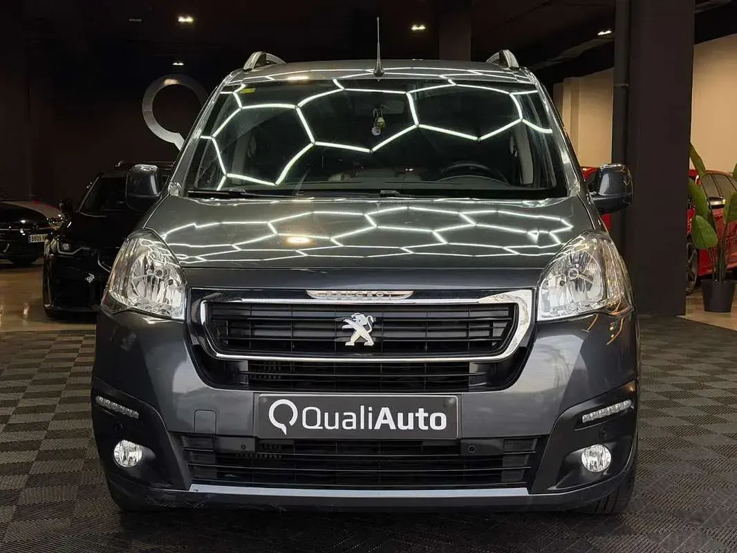 Usado Peugeot TePee Style 120 CV (88 kW) 2015 Gris Van