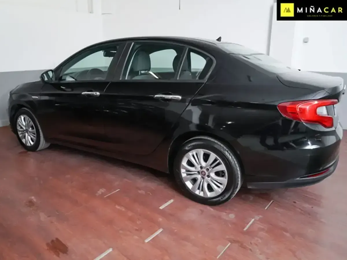 Usado Fiat Tipo Easy 120 CV (88 kW) 2018 Negro