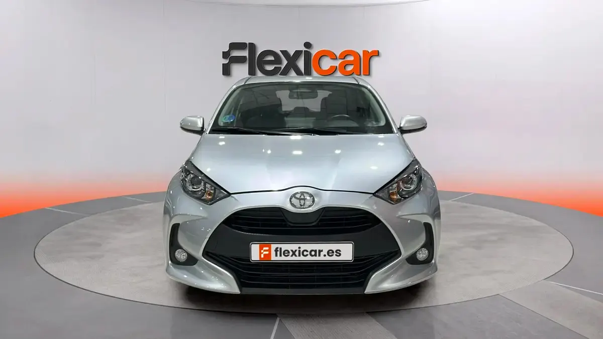 Usado Toyota Yaris Hybrid Active 116 CV (85 kW) 2025 Gris Berlina