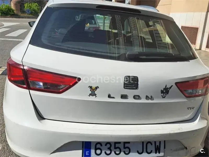 Usado Seat Leon Style 105 CV (77 kW) 2015 Blanco Familiar