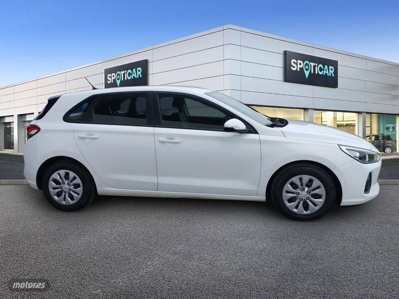 Usado Hyundai i30 95 CV (69 kW) 2018 Blanco Berlina