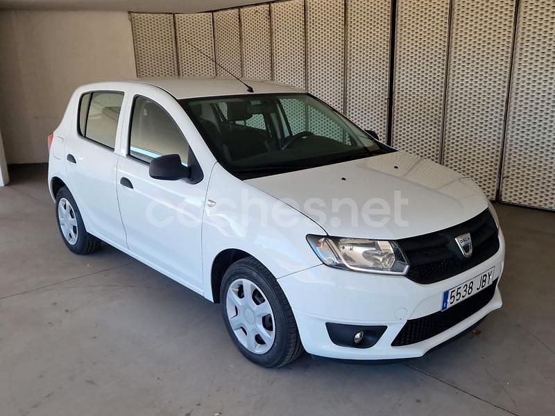 Usado Dacia Sandero Ambiance 75 CV (55 kW) 2015 Blanco Berlina