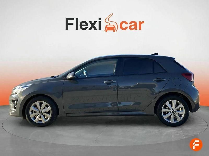 Usado Kia Rio 100 CV (73 kW) 2022 Gris Berlina