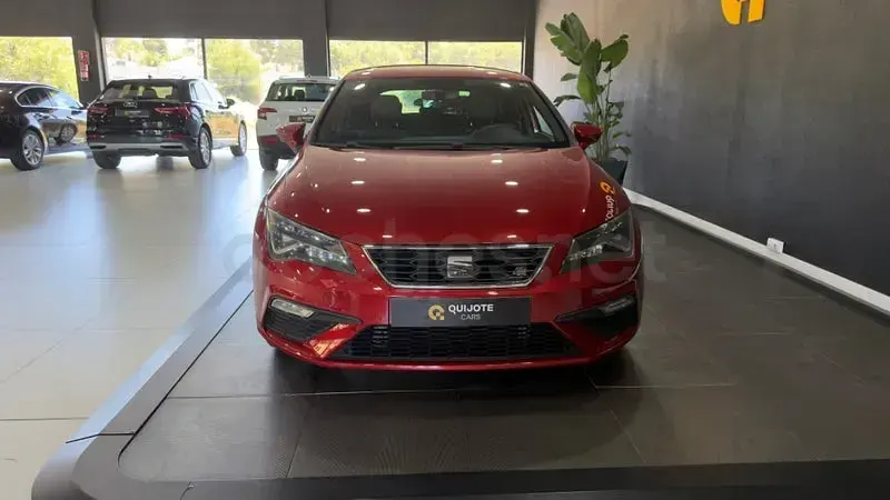 Usado Seat Leon FR 125 CV (91 kW) 2017 Granate Berlina
