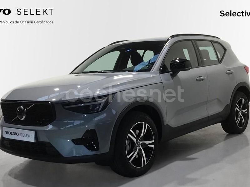 Gris / plata Usado 2025 Volvo XC40 Plus SUV | 35.900 € - Imagen 1/4