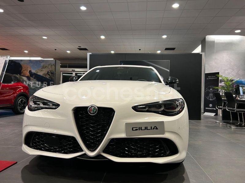 Blanco Nuevo 2024 Alfa Romeo Giulia Berlina | 59.000 € - Imagen 1/4