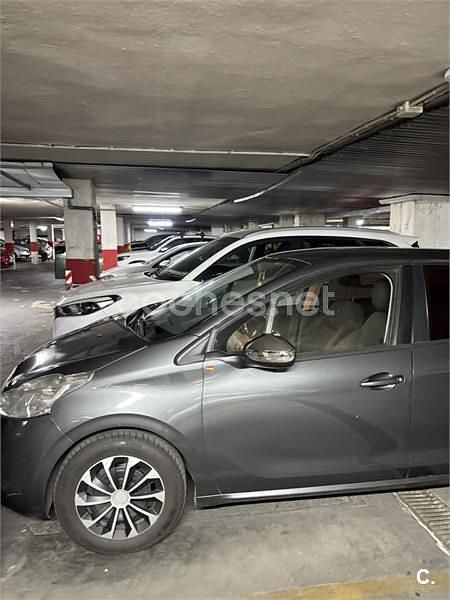 Usado Peugeot 208 Allure 92 CV (67 kW) 2013 Gris / plata Utilitario