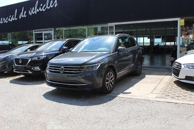 Usado VW Tiguan Life 246 CV (180 kW) 2021 Gris SUV