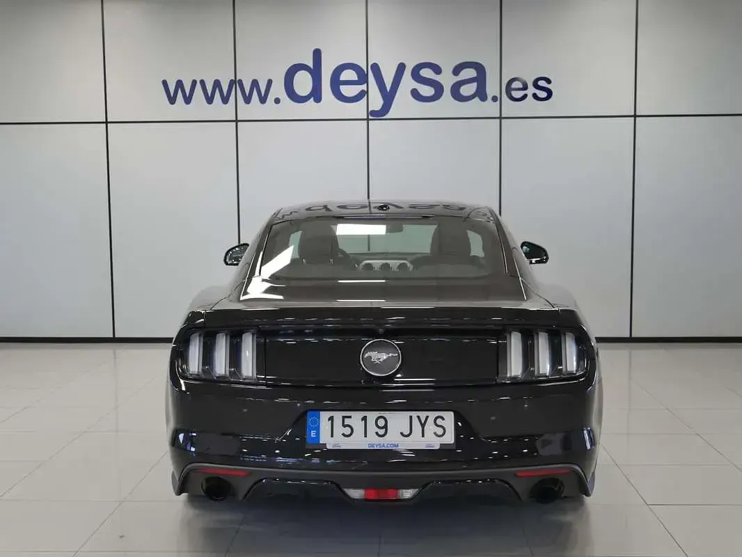 Usado Ford Mustang Fastback 314 CV (230 kW) 2017 Negro Coupe