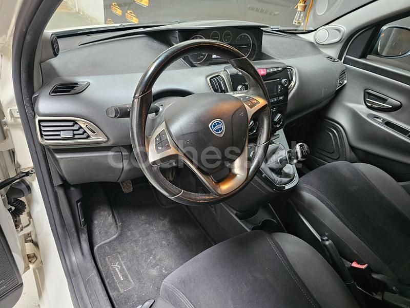 Usado Lancia Ypsilon Gold 69 CV (50 kW) 2014 Blanco Utilitario