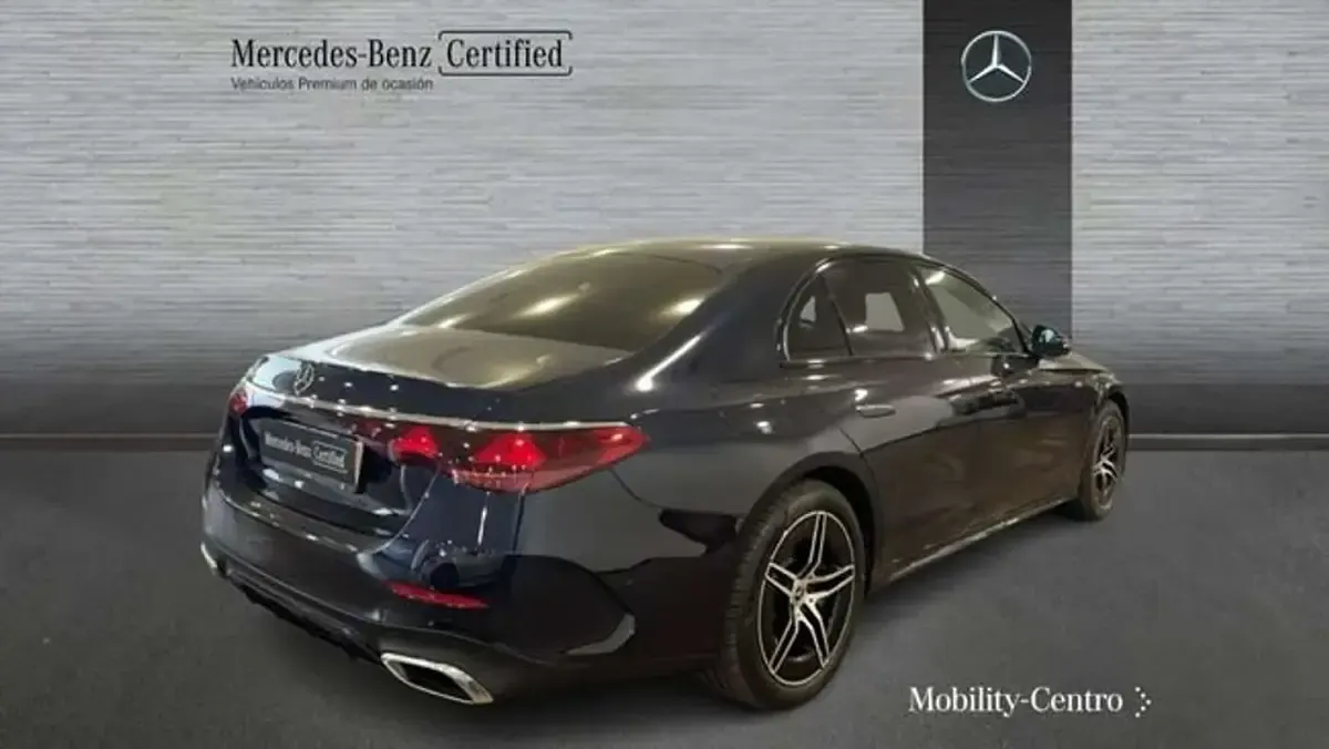 Usado Mercedes E300 313 CV (230 kW) 2025 Azul Berlina