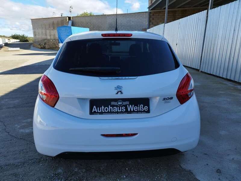 Usado Peugeot 208 Style 82 CV (60 kW) 2015 Blanco Utilitario