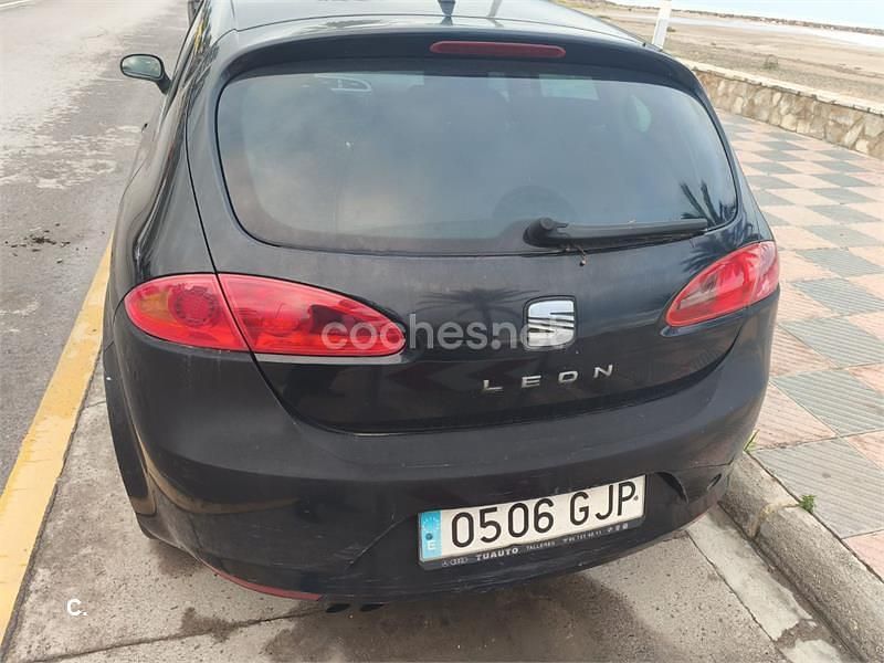 Usado Seat Leon Sport 140 CV (102 kW) 2008 Negro Utilitario