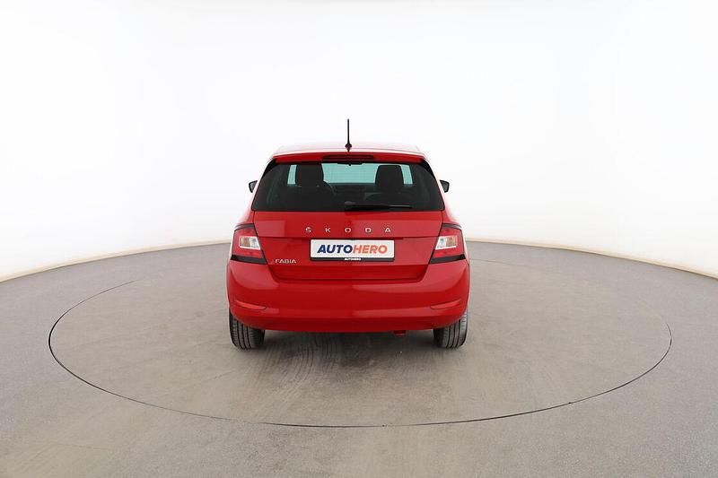 Usado Skoda Fabia Ambition 95 CV (69 kW) 2021 Rojo Berlina