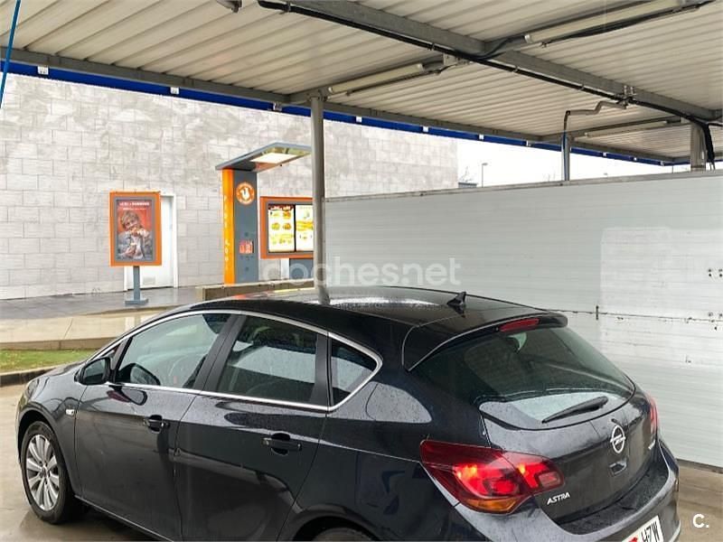 Usado Opel Astra Excellence 110 CV (80 kW) 2014 Negro Berlina