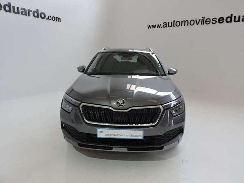 Usado Skoda Kamiq Ambition 110 CV (80 kW) 2023 Gris SUV
