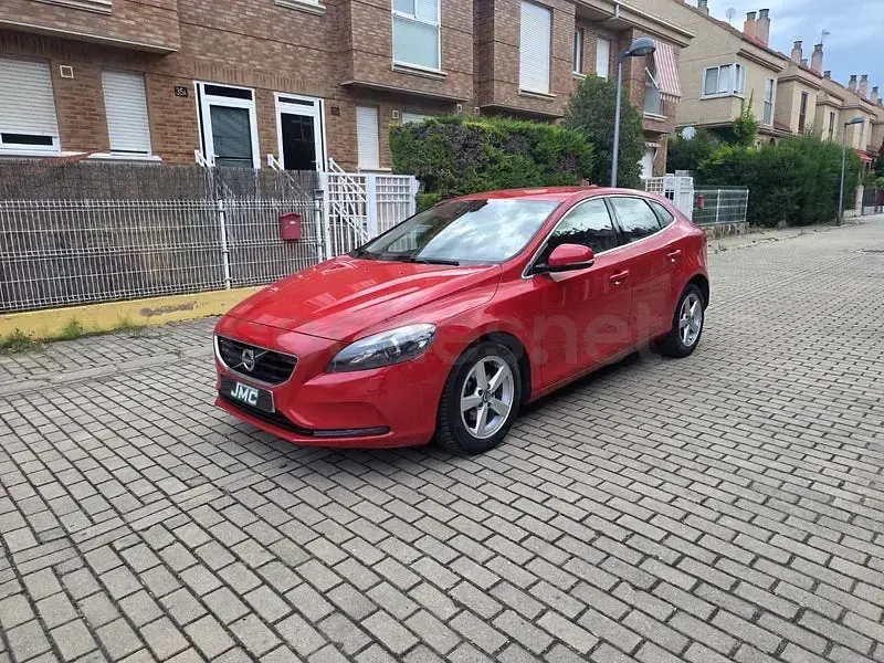 Usado Volvo V40 Momentum 115 CV (84 kW) 2015 Rojo Berlina