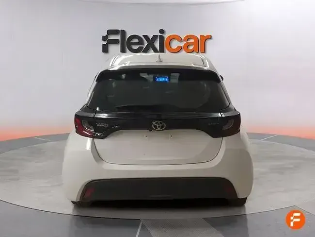 Usado Toyota Yaris Active 116 CV (85 kW) 2025 Blanco Utilitario