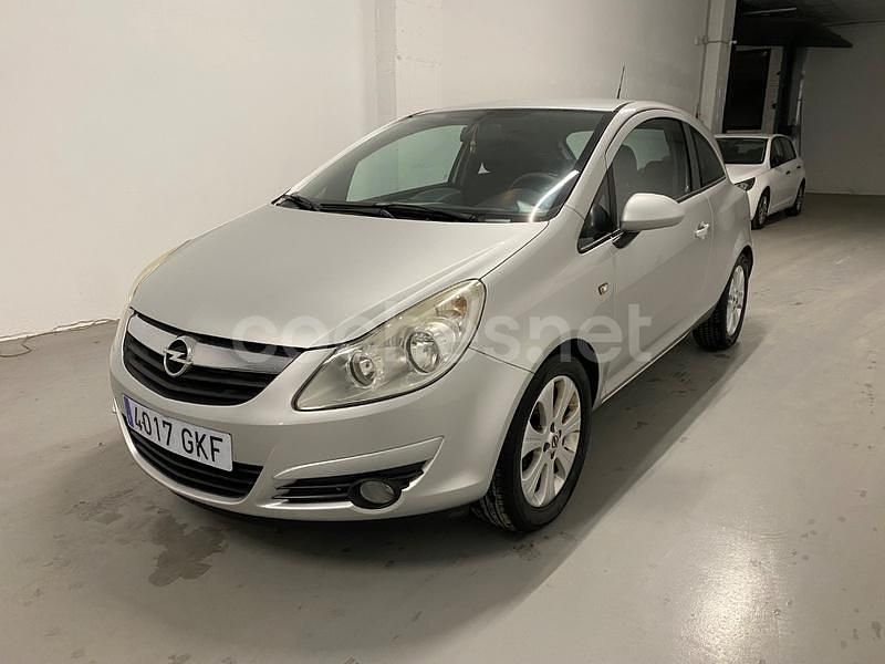 Gris / plata Usado 2009 Opel Corsa Berlina | 3999 € (Precio justo) - Imagen 1/4