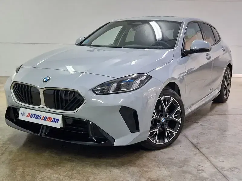 Usado BMW 120 Comfort Edition 170 CV (125 kW) 2025 Gris / plata Utilitario