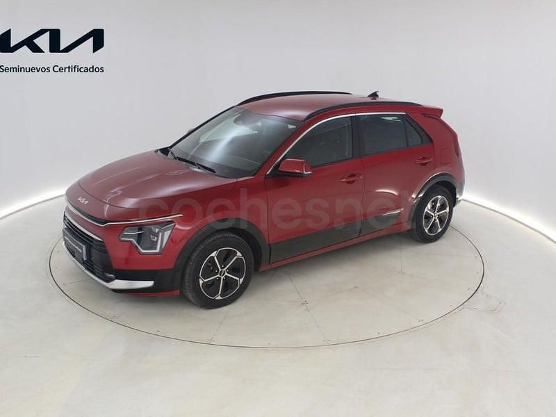 Usado Kia Niro 138 CV (101 kW) 2025 Granate SUV