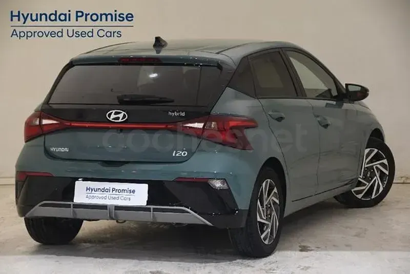 Usado Hyundai i20 100 CV (73 kW) 2025 Verde Utilitario