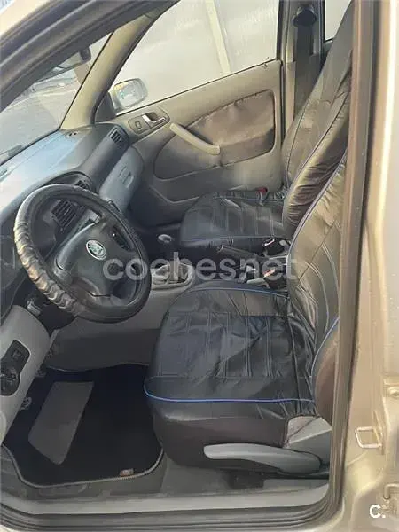 Usado Skoda Octavia Ambiente 90 CV (66 kW) 2003 Gris / plata Berlina