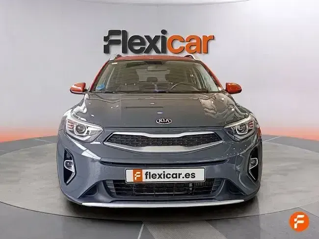 Usado Kia Stonic 100 CV (73 kW) 2021 Gris SUV